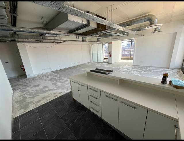 121M² OFFICE TO LET IN WOODSTOCK